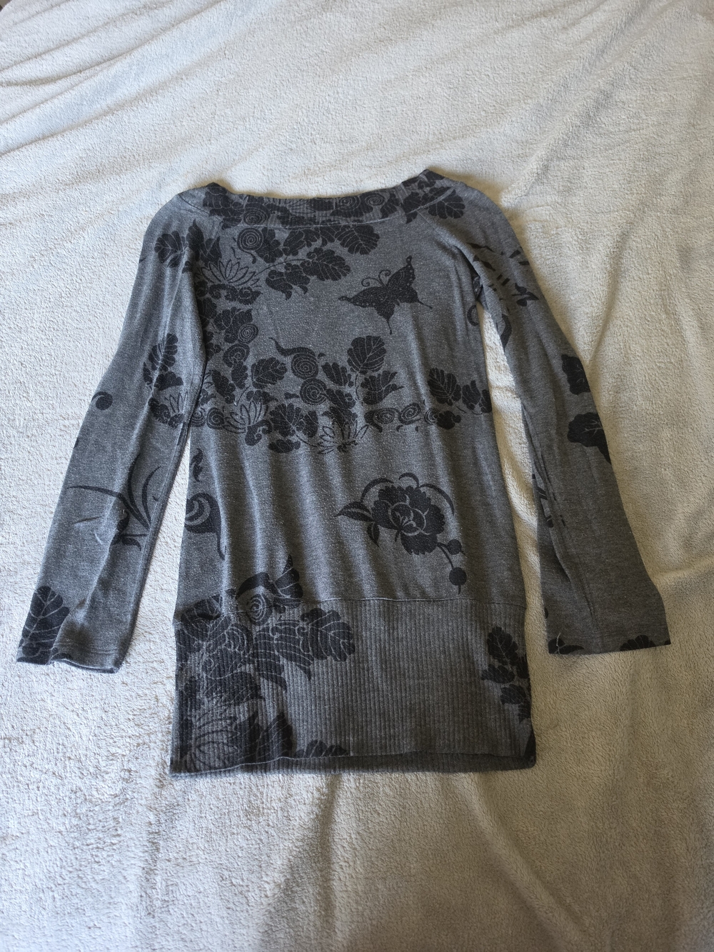 Forever 21 Gray Floral & Butterfly Long Sleeve Top